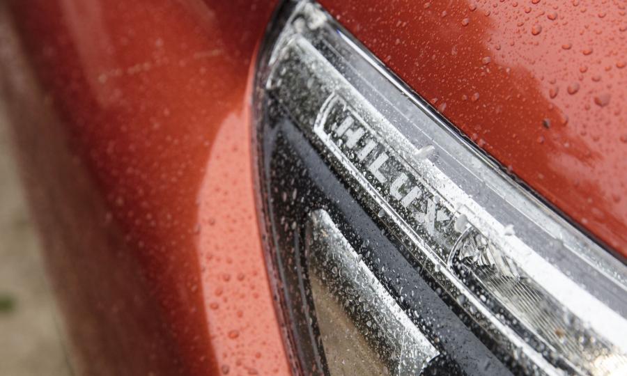Детали экстерьера Toyota Hilux 4x4 Special Edition Double Cab 2018 года  (фото 25 из 26)
